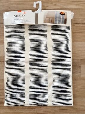 3B Studio "Sketched Line" Table Runner.